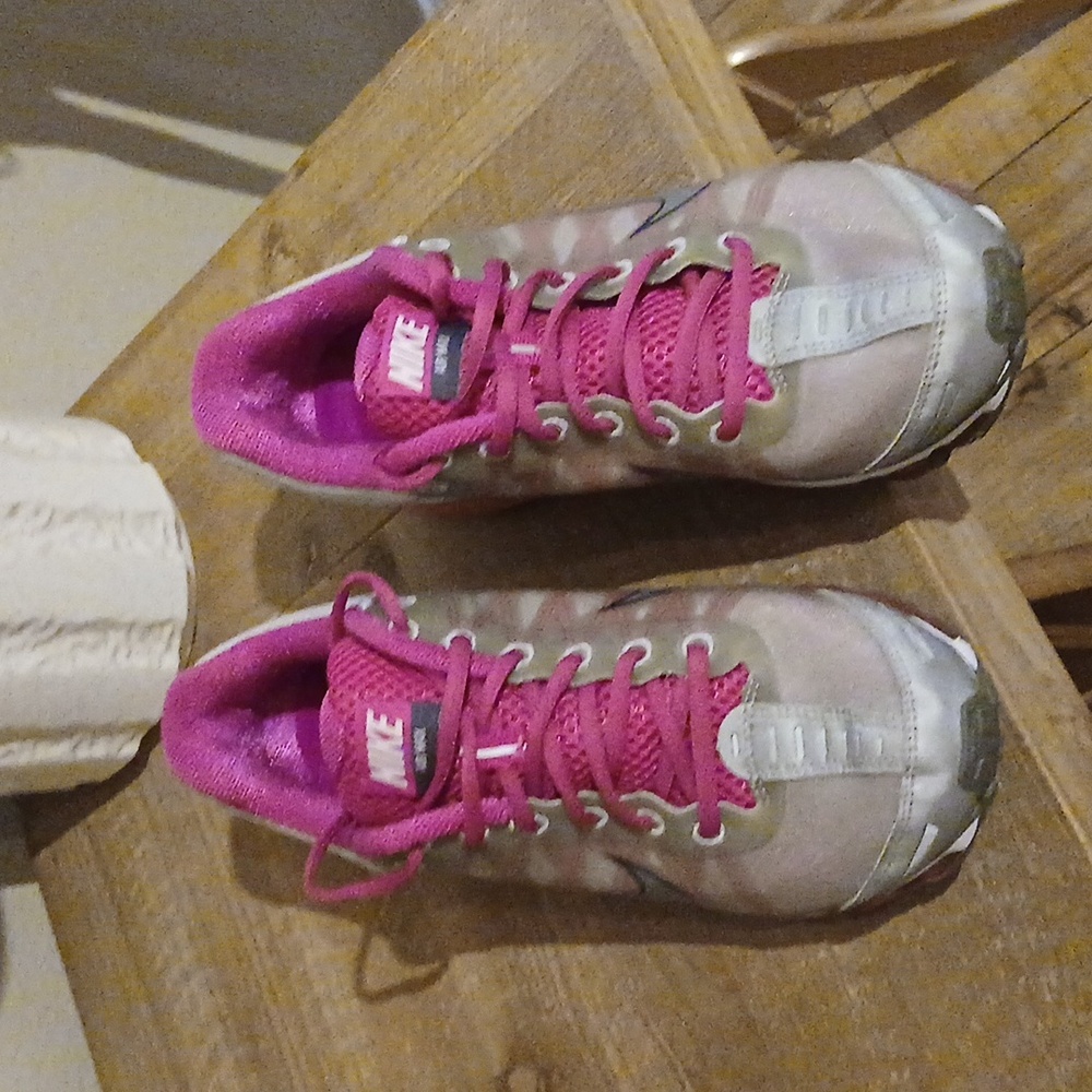Nike Air Max Women's Pink And Gray Running Shoes Sneakers. Size 8 - Picture 16 of 17
